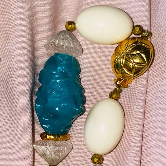 Vintage Beaded Faux Turquoise Bead White and Gold Necklace 30" - Picture 5 of 8